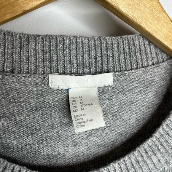 H&M Women's Medium Angora Blend Pug Dog Gangsta Wrapper Pullover Sweater Grey - Picture 3 of 11